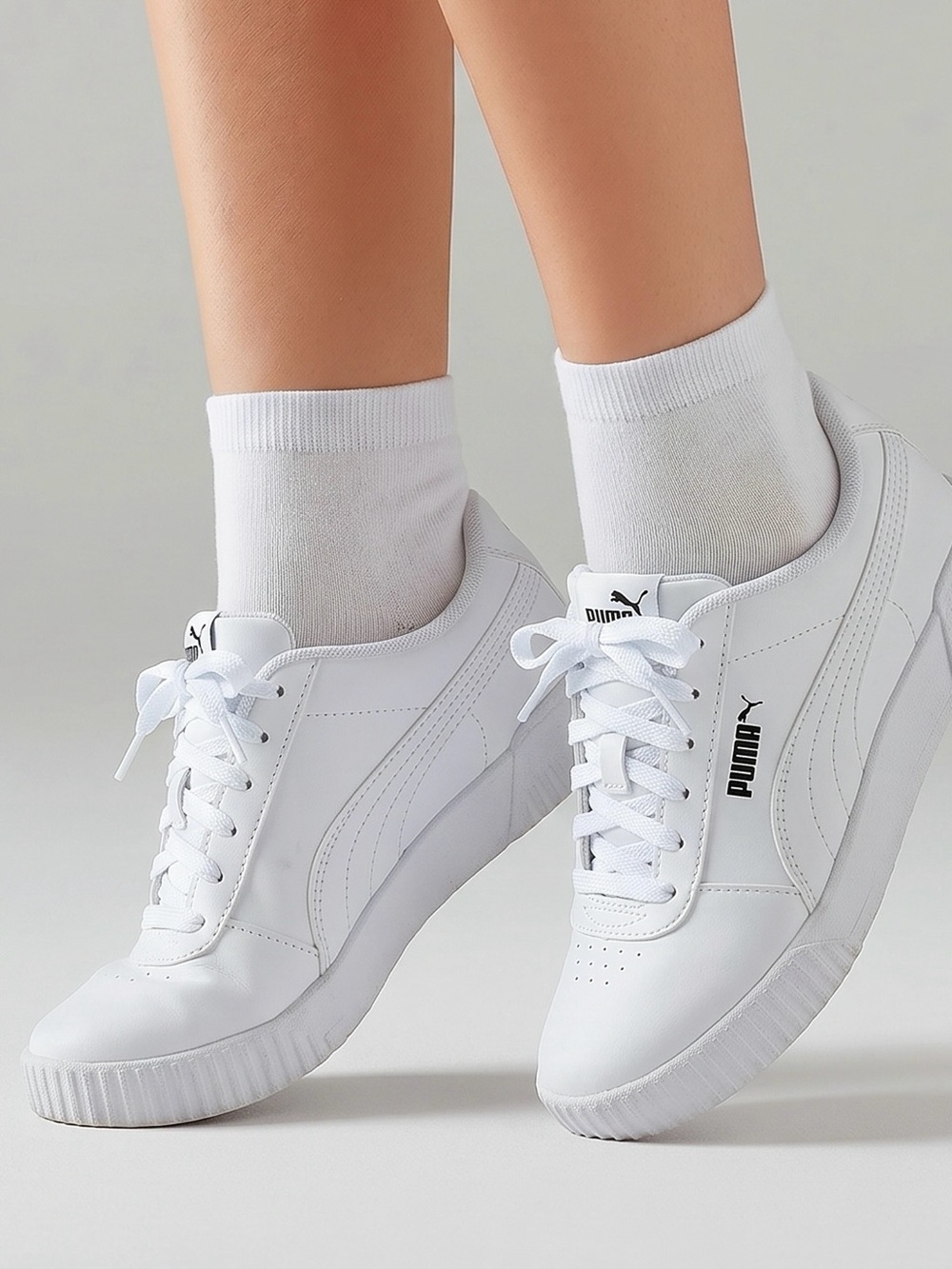 Puma Women's Carina sneakers, White Low-Top Lace-Up Sneakers